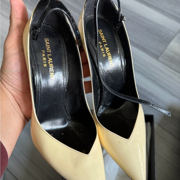 Saint Laurent Cream Patent Leather Pointed-Toe Slingbacks with Black Trim - Picture 2 of 8